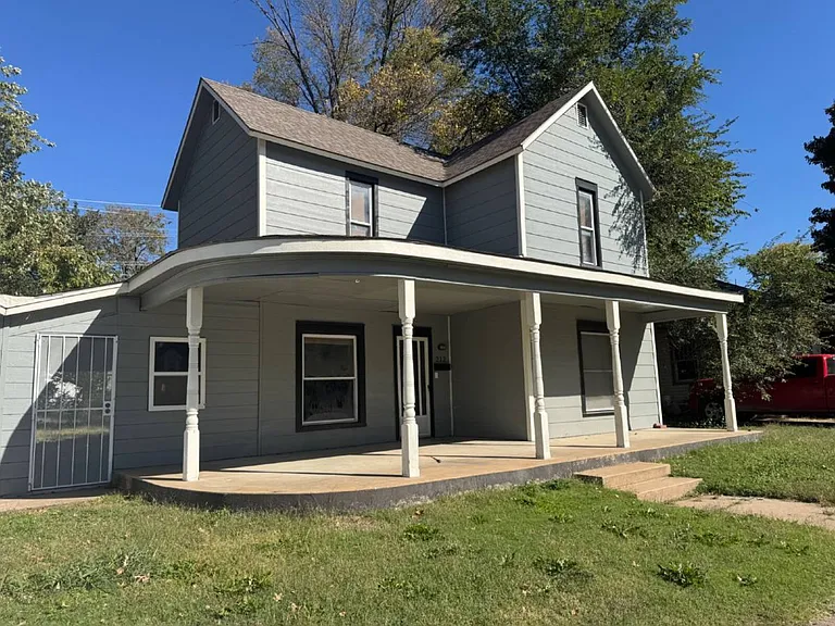212 Main St — Photo 2