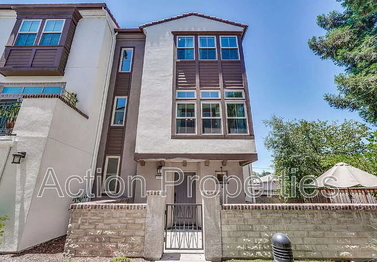 2388 Toledo Ter — Photo 1