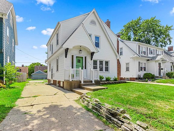 3rd image of 514 W Maywood Ave
