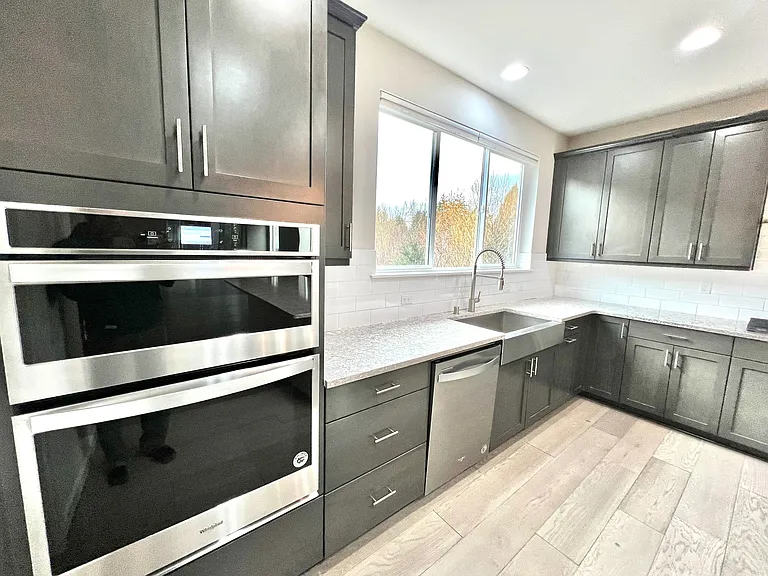 Kitchen appliances with farm sink