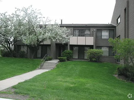 Park Plaza Apartments — Photo 4