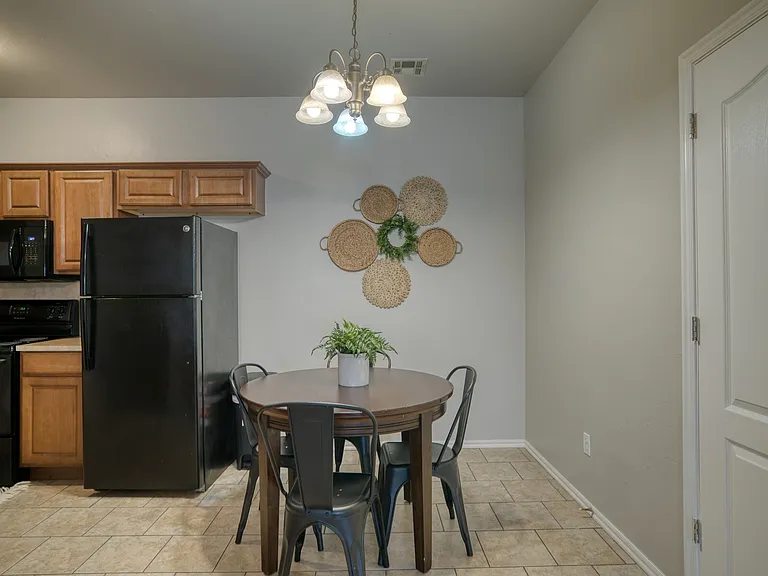 4802 SE 77th St — Photo 3