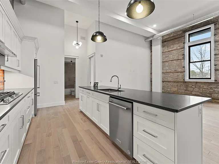 247 Brock St #201 — Photo 9