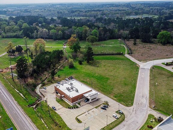 4th image of 3 W Park Dr
