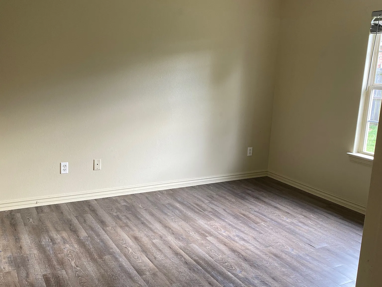3 bed, 1100 sqft, $1,100 — Photo 3