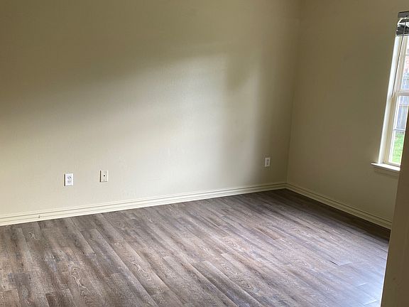 3rd image of 220 Graystone Cir #220
