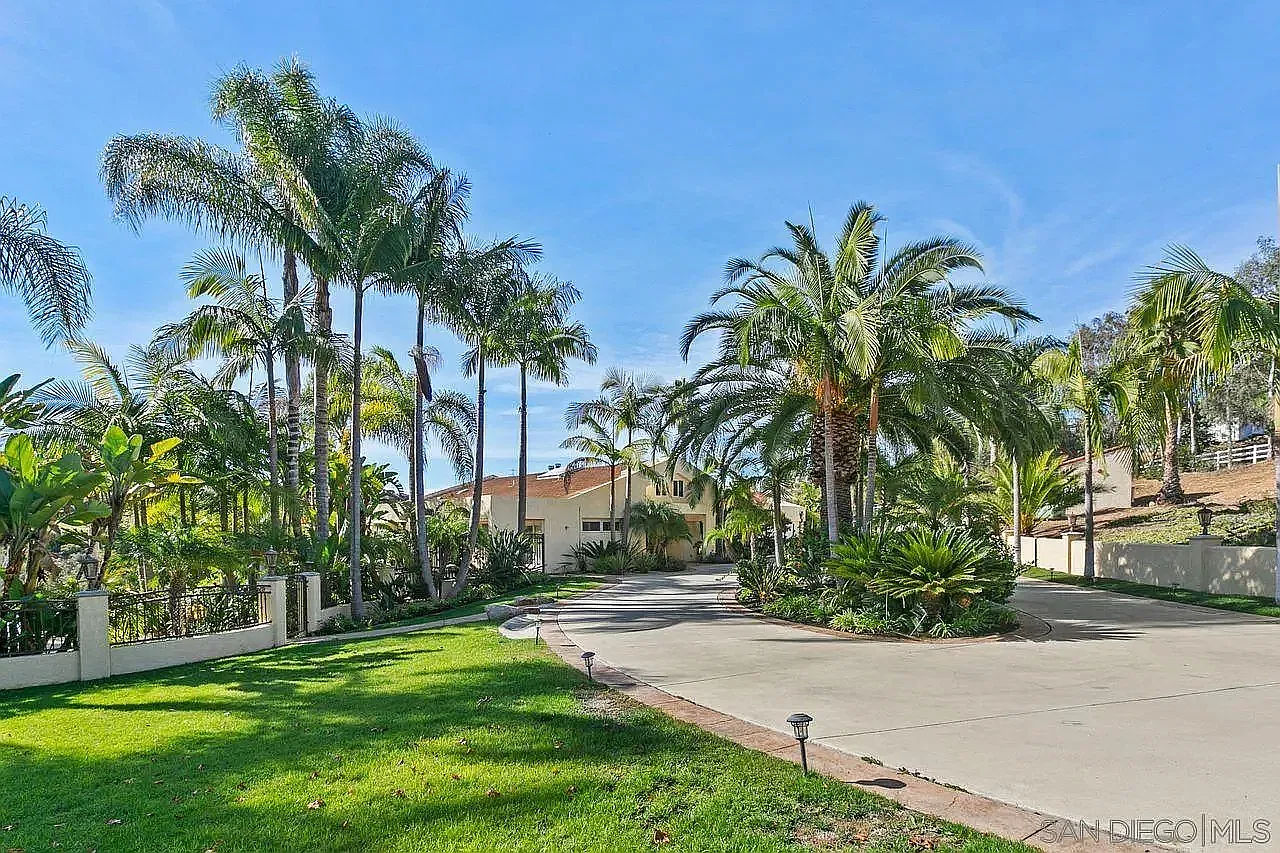 5 bed, 5549 sqft, $13,000 — Photo 1