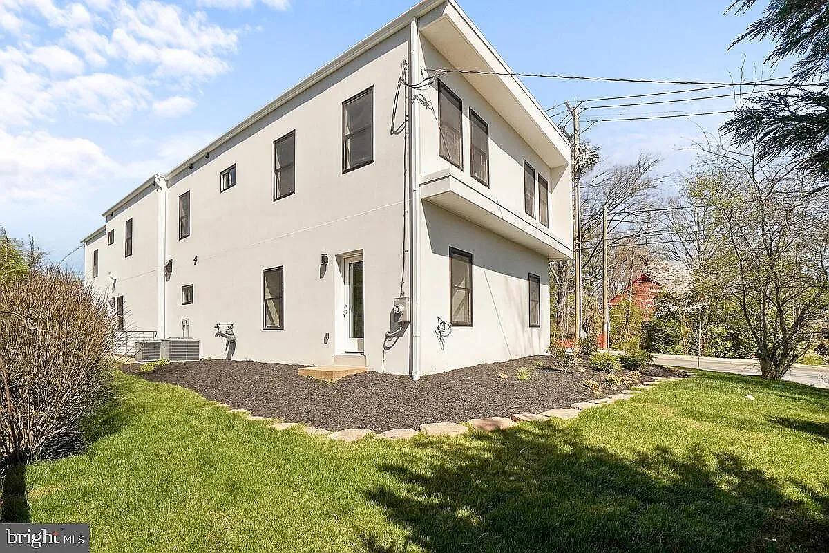 5 bed, 3520 sqft, $7,500 — Photo 4