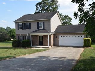 1363 Millrace Dr, Conover, NC 28613