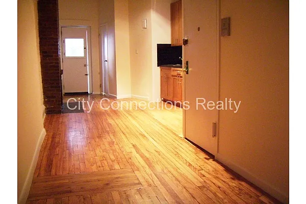 Rented by City Connections Realty | media 11