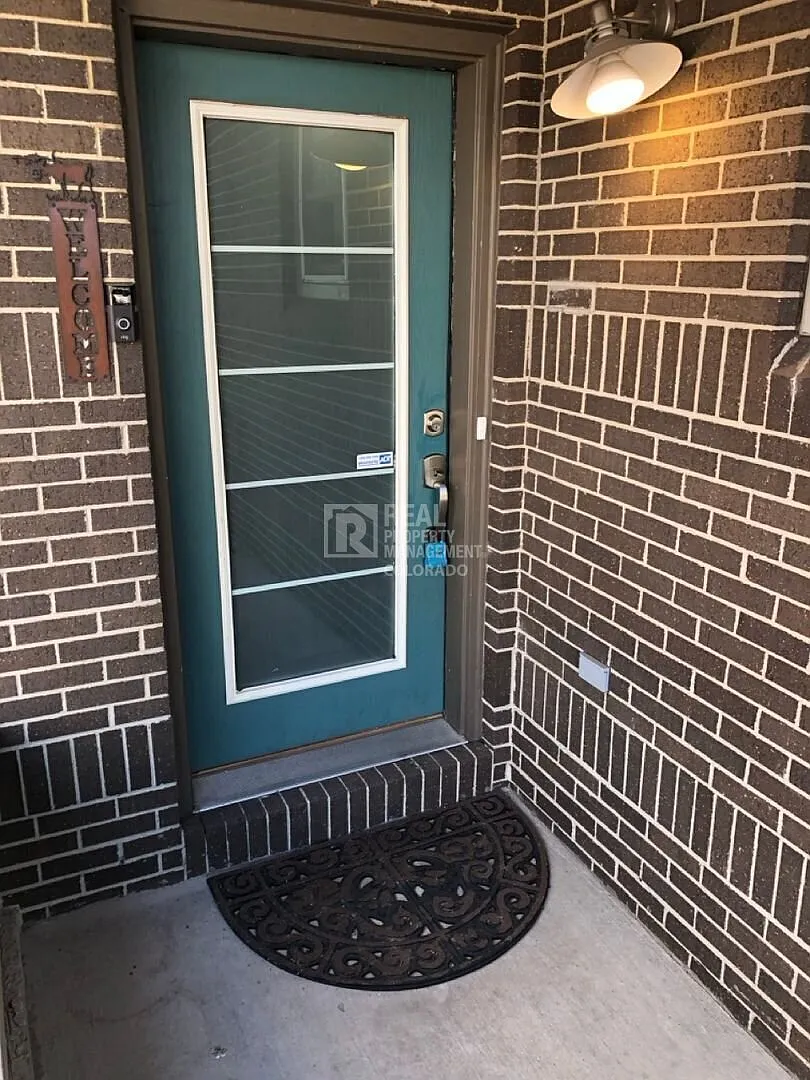 Luxury 3-Bedroom Townhome | Lakewood, Co — Photo 2