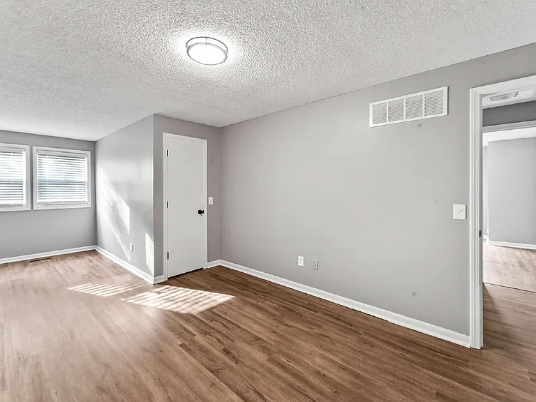1322 N Harvey Dr — Photo 25