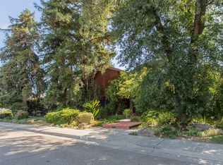 1220 N Lincoln Ave, Dinuba, CA 93618