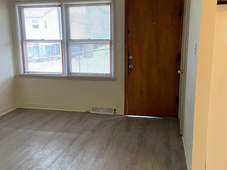 100 Vana Dr #1 — Photo 5