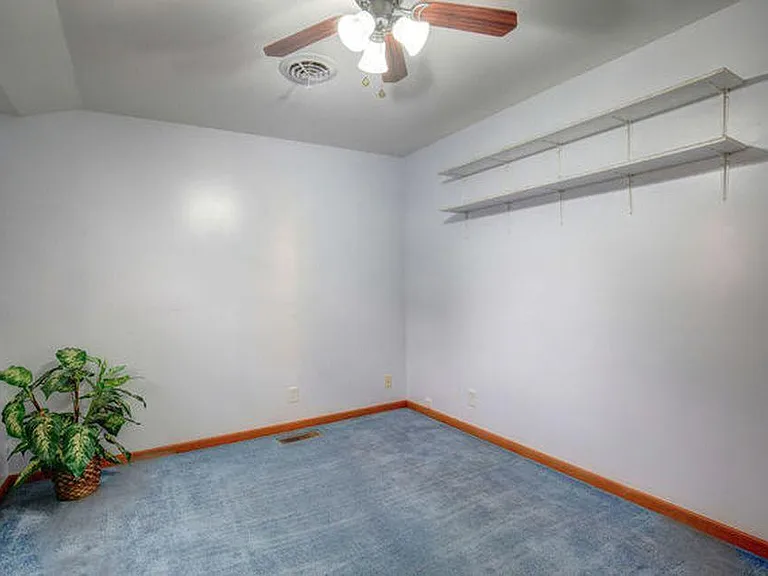 302 Greenview Dr — Photo 22