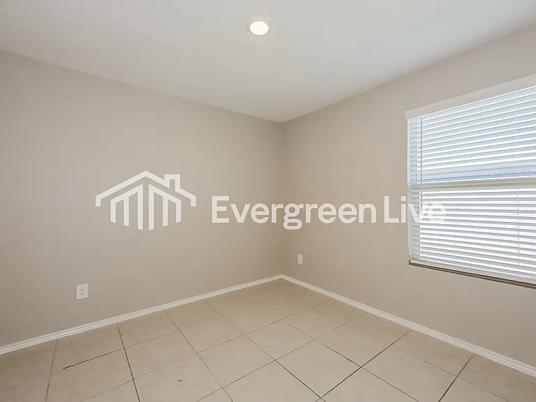 1021 Crestview Dr — Photo 11