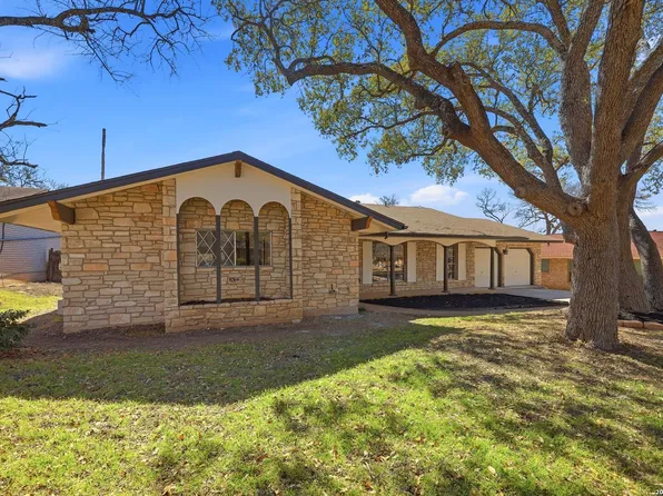 110 De Soto Dr, Universal City, TX 78148