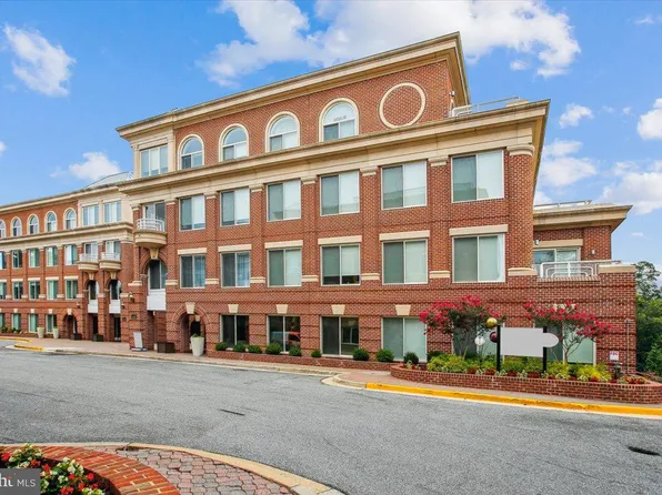 635 Slaters La, Alexandria, VA 22314