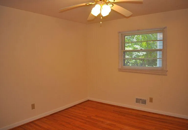 2309 Airline Dr — Photo 13
