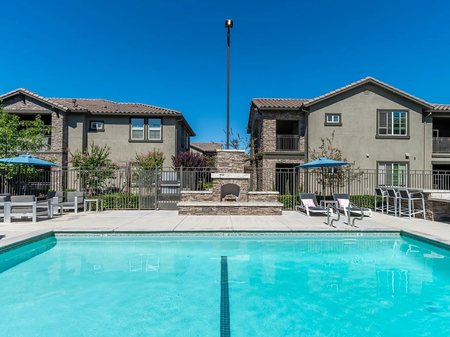 Luxe Ripon Apartments — Photo 3