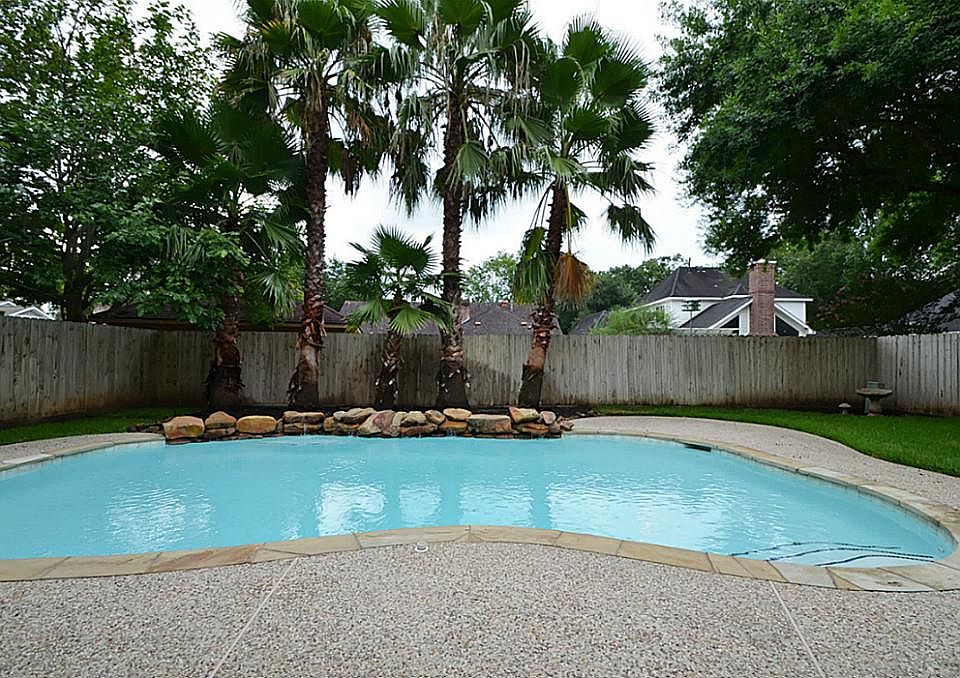 1st image of 1119 Oxborough Dr