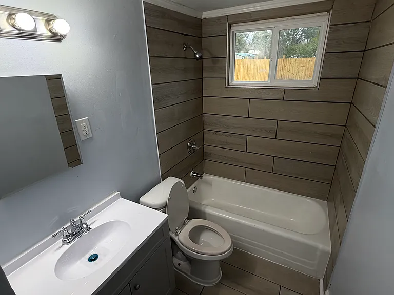5716 Weston Ave #B — Photo 3
