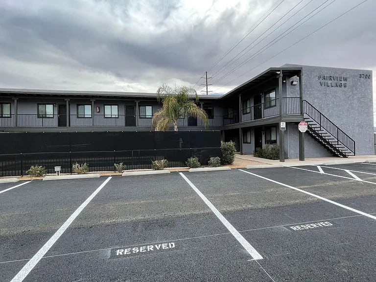 3700 N Fairview Ave — Photo 13
