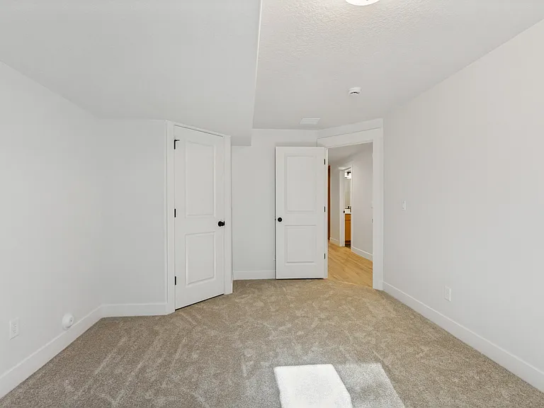 315 E 1150 N — Photo 12