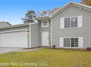 3960 Sumner Dr, Watervliet, MI 49098