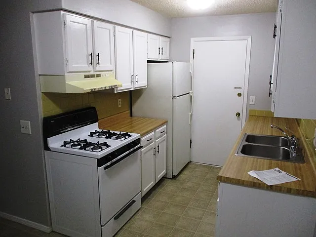 2 bed, $925 — Photo 2
