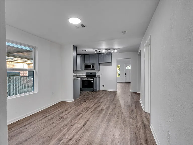 2416 Cumberland St — Photo 8