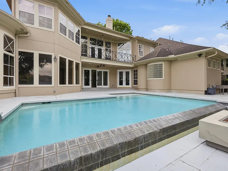 3315 Riviera Dr — Photo 13