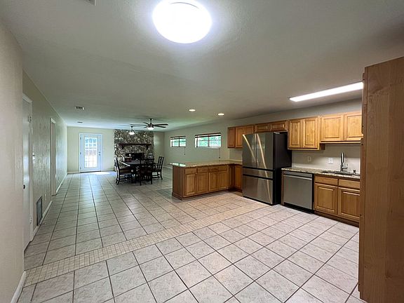 3rd image of 3920 SW 21st St