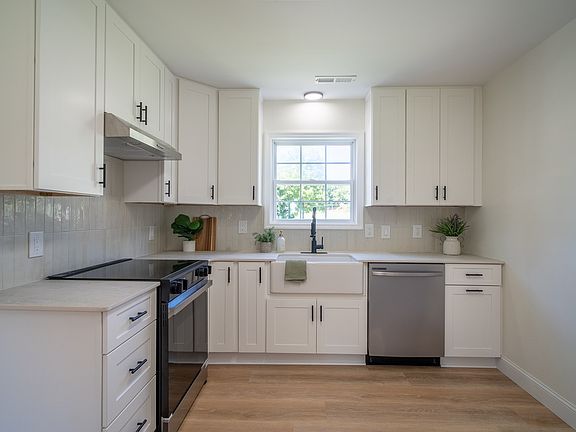 4th image of 4990 Timothy Ln