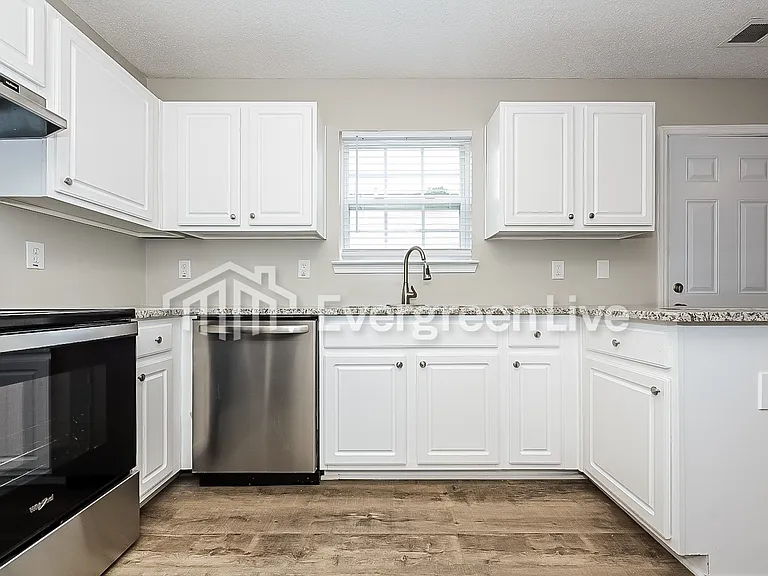 450 Kara Ln — Photo 5