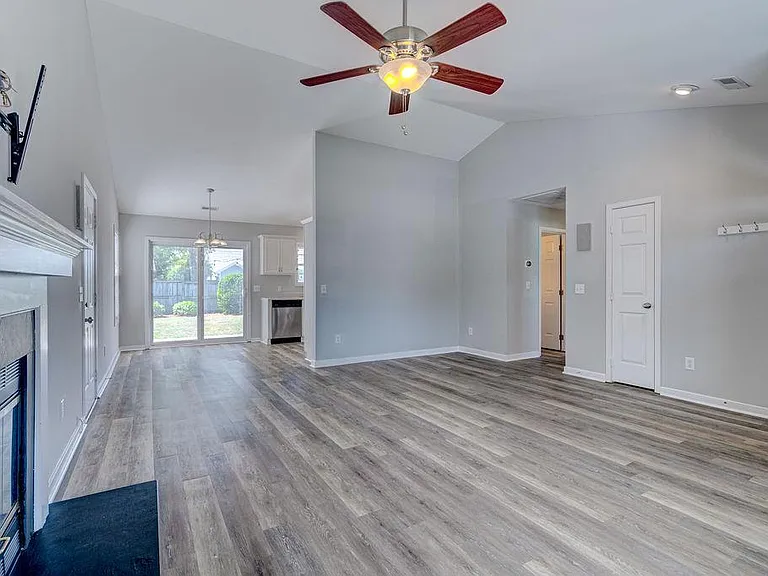 305 Hixon Pl — Photo 15