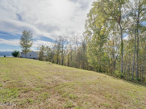 4th image of Ivy Way