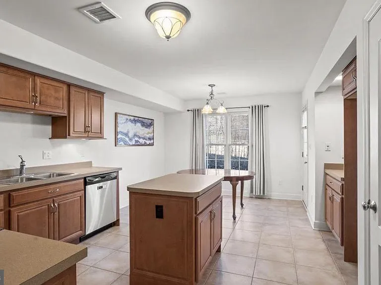 10 Lenox Ct — Photo 7