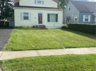 19516 Fairway Ave, Maple Heights, OH 44137