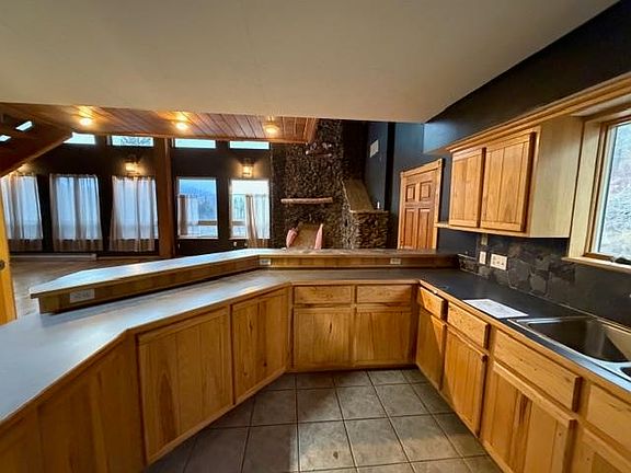 4th image of 4395 Hesseltine Rd