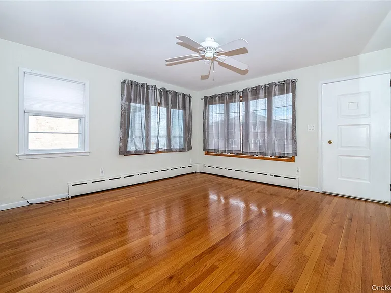 10 Pell Pl — Photo 4