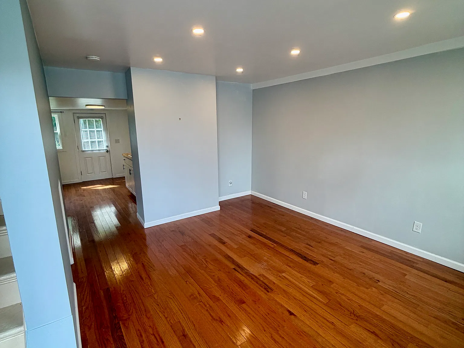 2 bed, 1000 sqft, $1,995 — Photo 2