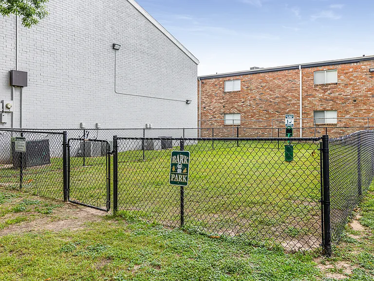 The Burke Apartments — Photo 4