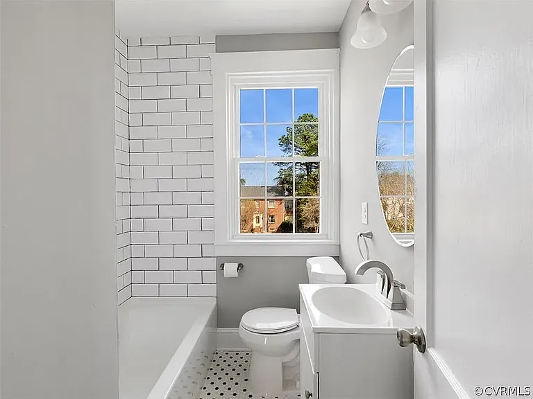 2900 Seminary Ave — Photo 17