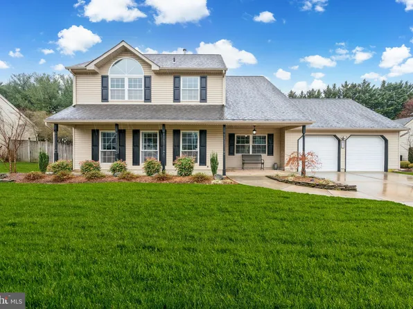 37 Longwood Dr, Sicklerville, NJ 08081