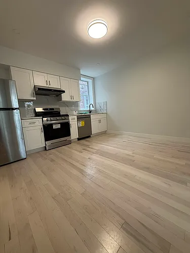 302 Irving Ave #1 Photo 1