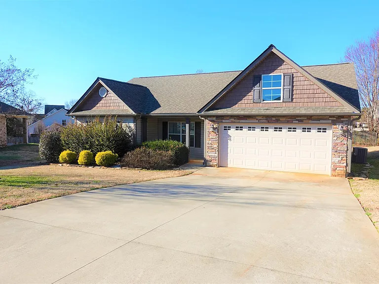 610 Flintrock Dr — Photo 2
