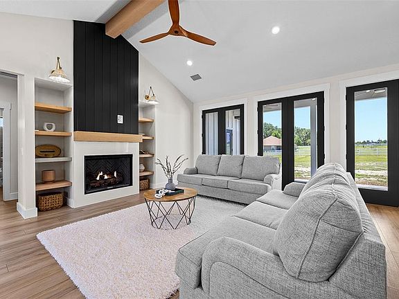 2nd image of 389 SW Mossy Oak Way