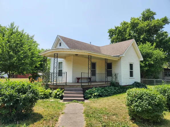 202 S Grove St, Colfax, IL 61728