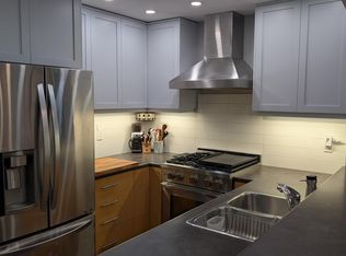 9319 University Cres #210, Burnaby, BC V5A 4Y5